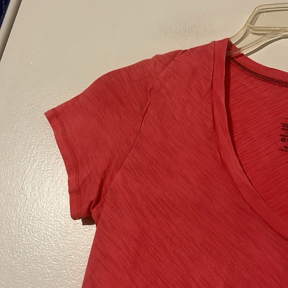 Patagonia hot pink cap sleeve tee - Picture 3 of 6